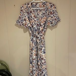 XL maternity floral dress. Fits well as large flowing dress